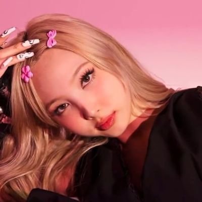 ilovemygfrain's profile picture. f24 ʚ❤︎ɞ lurker & bookmarker