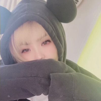 Akapuku_ayuku's profile picture. ネコ科動物🐯🦁大好き！ ツキシグちゃん推し🤍🖤🤍 レッサーパンダ・ヤブイヌも大好きです🧡