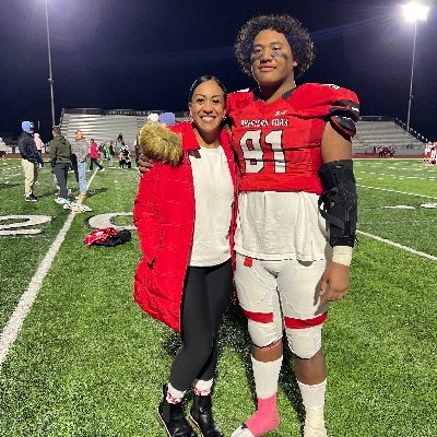 (That Mom) Glory to God for the blessings he continues to share. Grateful for the daily grind to be better than yesterday.LeadByExample💯Waki&Sam