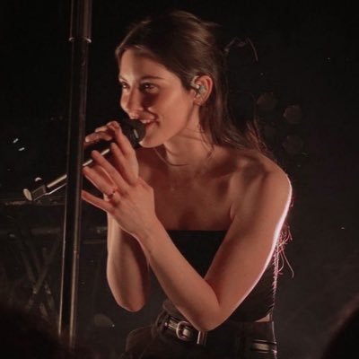 sickofxanny's profile picture. luke hemmings lovebot 🤎 she/her . . . 19