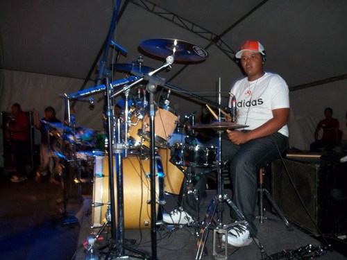 baterista Quadrangular servo  do  Deus altissimo !!!! segue q sigo de volta!!!!