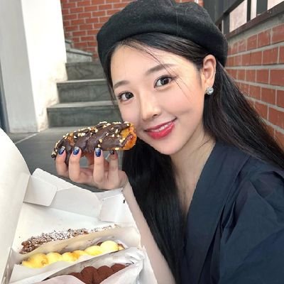 LauraBr69287280's profile picture. 