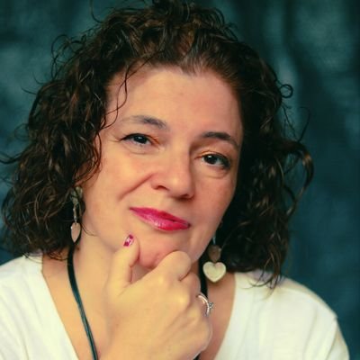 Cuenta de la escritora Reyes Martínez, autora de novela negra y novela juvenil. Ya se puede encargar EL CENTINELA en tu librería habitual. Lee y sueña...