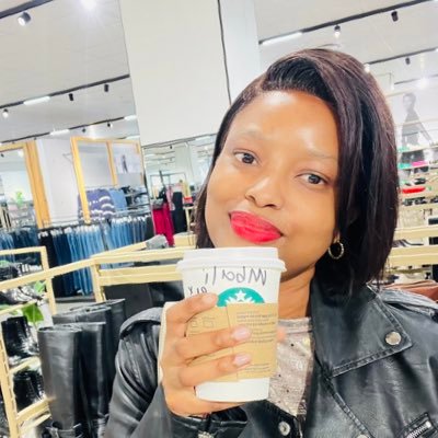 uQwabe...uMnguni..uPhakathwayo..uYeyeye 👑 A Blossoming Flower🌸 A product of Grace🙏 A lover of life and love❤️ UKZN x2 alumni 👩🏽🎓