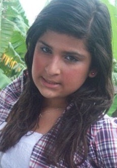 12 anos ... Leonina, bipolar, ciumenta, feliz, bobona, chata, ama as amigas e é irmã da @_BiaaSantoos ♥. Prazer essa sou eu (: