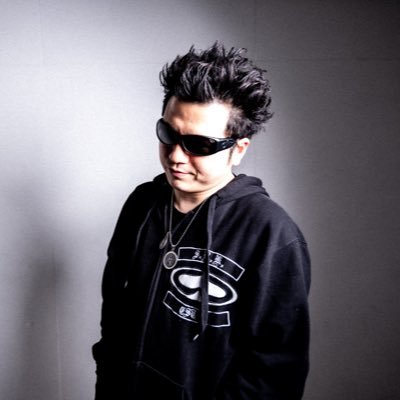 FALL OFFでギターやってます!! Change The CrowsとかBlack Lotusとかでギター弾いてましたー!!Pay money To my Painと阪神タイガースとエガちゃんねるが大好きです!!