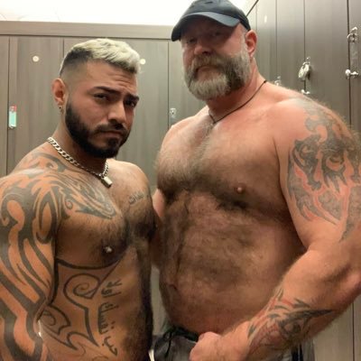 A pair of happily married 👬 and adventurous 😈 bodybuilding 🦍 c*ck suckers 🏳️‍🌈