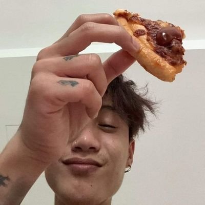 19 y