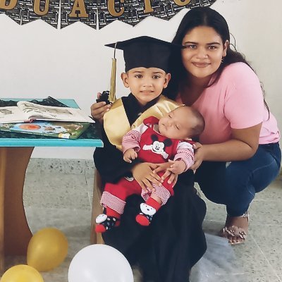 Paolapoveda08's profile picture. Iker y angel 😁