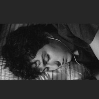 تنصت عن بعد 😎😂✌🏻. اللهم اني استَودعك عائلتي واحبابي فأنت خير الحافظين ♡.🍁
