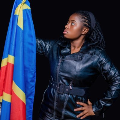 Artiste slameuse | passionnée de l’écriture | humanitaire | étudiante en droit 👩🏽‍⚖️| Chrétienne | Patriote 🇨🇩✊