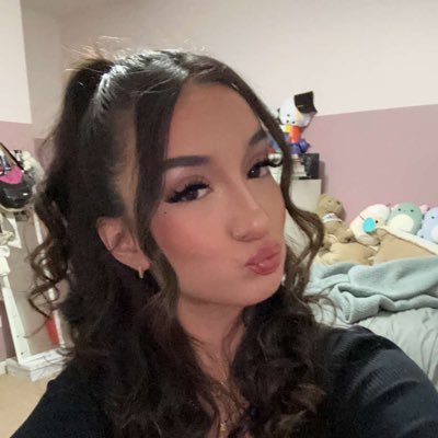 IsaSands's profile picture. 