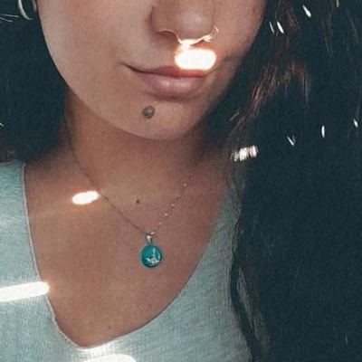 MayMarsarmy's profile picture. 🏰🍀🧜🏽‍♀️🌊                                                                       
25 ⭐
Hija del Rey 👑 
Camino a ser Contadora en FCE-UBA❤️