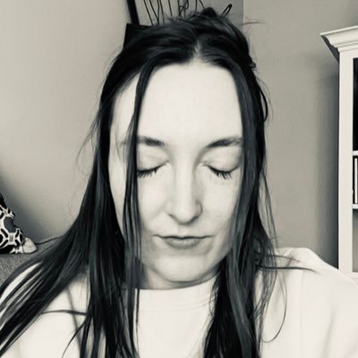 bgreenwayy's profile picture. ICU RN • bookworm