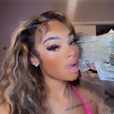 wet_gurllll's profile picture. 