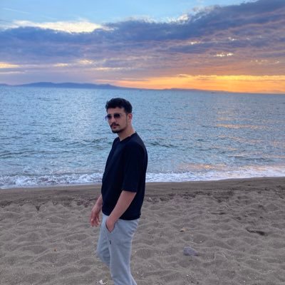B🖤                        An itibarı ile kostümcüden uzaylı kostümü aldım, uzaylıların istilasından kostümü giyerek kurtulmayı planlıyorum