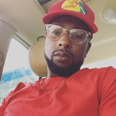 justincrachel32's profile picture. 