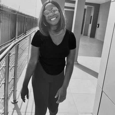 I sell hair at giveaway and affordable prices slide into my Dm to place order. I don't bite☺️☺️