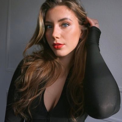 HoneyLowther's profile picture. What we need to see is more genuineness.