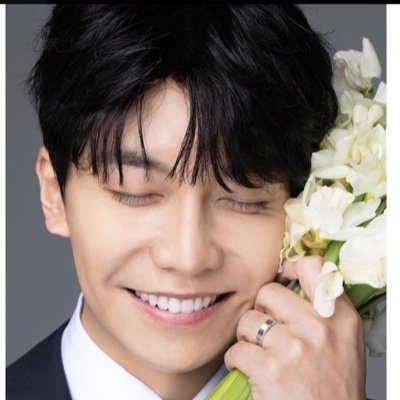 a fan of #LeeSeungGi..Thanks to him, life became wonderful Everyday.. so will stay with him no matter what.. Stay Strong! Live Life! Be Happy! 💚💚💚