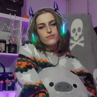 👻 Aussie horror streamer
✨ she/they 
🌈 severely bi 
🧠 AuDHD club 
😈 overall gremlin 
⚡ powered by JUICD energy
🎥 occasionally live in the PM (AEST)