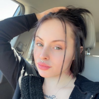 AmieDxwn's profile picture. 