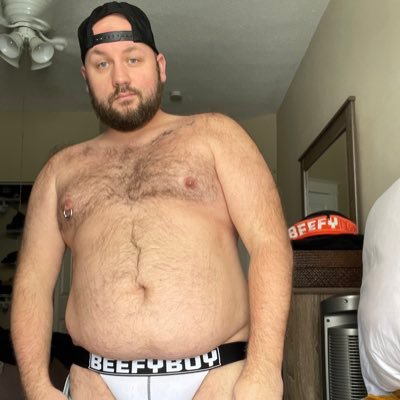 Midwest bear promoting body positive, sex positive experiences. Power Vers with pig tendencies.