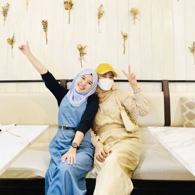 octheunoia's profile picture. Just close your eyes and enjoy the rollers coaster with me♡