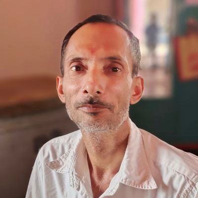 मातृवत परदारेषु परद्रव्येषु लोष्टवत। आत्मवत् सर्वभूतेषु यः पश्यति स पन्डितः।
प्रधान शिक्षक