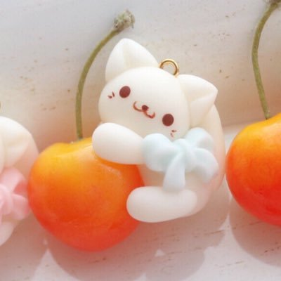 ずっとずっと大好きなにゃんこ。大切な家族。いたずらっこのにゃんこが隣で寄り添う♡粘土のアクセサリーを作っています。 ♡フェイクスイーツ・フード作家・講師 ♡minne→https://t.co/OvqZn631Gn