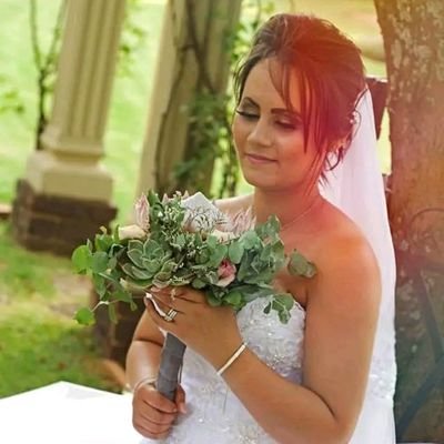 Love Sports
Swimming 🏊♀️ Running 🏃♀️
Fun to chat with 💕 From Cape_town South Africa 🇿🇦 currently in Canada 🇨🇦 Married with 1son Entrepreneurs