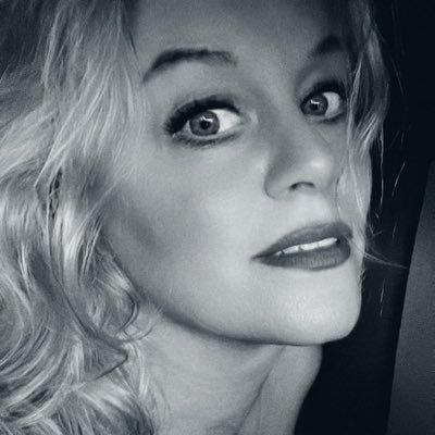 Single mit Niveau. Sternzeichen Mehl, Aszendent Krautsalat. Die Mutter Beimer unter den Ehrenmännern. Alter Ego von @Tinka_Labell