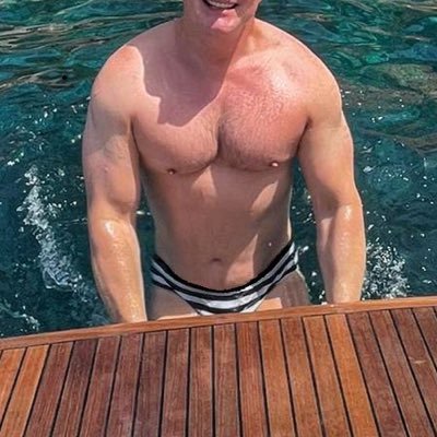 Horny european hunk. Contains gay & sensitive posts. Do not follow if under 18!