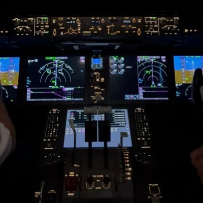 Clasps0z's profile picture. החוכמה כולה באה מהזיכרון (אייסכילוס)