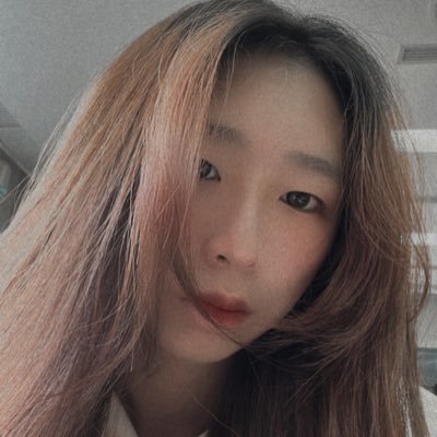 liozhji92229's profile picture. 