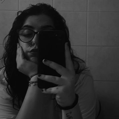 Chi mi conosce scappa via quindi credo di essere una persona molto simpatica.