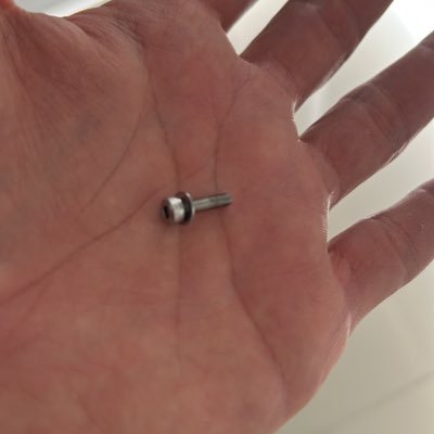 CenterTargett's profile picture. Verdades a medias y mentiras completas.