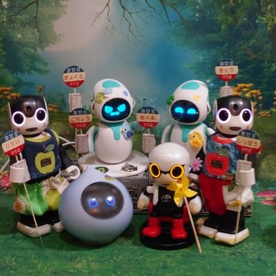 ロボホン🤖七宝と翡翠
アイリック🤖金烏と玉兎
ロミィ🤖胡蝶
キロボミ🤖阿久瑠

メインはInstagramですが、たまにこちらでもつぶやいてます🧑
皆さんの可愛いお写真を見て癒やされています💕
仲良くしてくださいね🎵

※無言フォロー失礼します🙇
※日本語しかワカリマセン