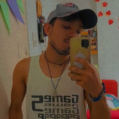 Estudiante de Abogacía UNC.
Siempre con una sonrisa.
Dibujante.
Escritor.
Fotógrafo.
Lector compulsivo.
Adventista del 7mo día
Simplemente el mejor en el mundo