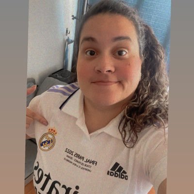 Me encanta el fútbol ⚽️  Apoyando al fut femenino 💪🏻 soy del equipo más grande de la historia el Real Madrid 👑 IG: @danicaroline15