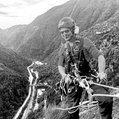 Rope access technician  /  Photographer  
              France  Suisse  /  Vésubia  Valais
Epicurean.Worldtraveler.Music.ConnectingPeople.Flying.