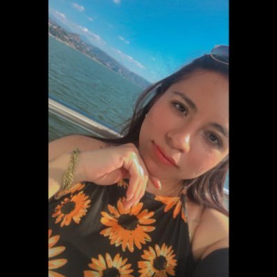 HeyPaoh_'s profile picture. La vida es muy corta como para estar enamorándose de lo común. No me sigas, estoy perdida.