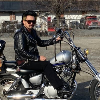 Skate2MyFuneral's profile picture. generic 80’s movie cool guy, local celebrity . insta: @dirtyblackboots