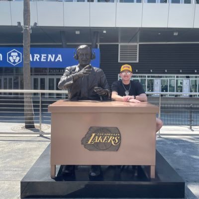 Be ready for lots of sports // Contributer for @TheLakeShowLife // @Fansided Link below to my portfolio! @Lakers_Insights on TIKTOK!