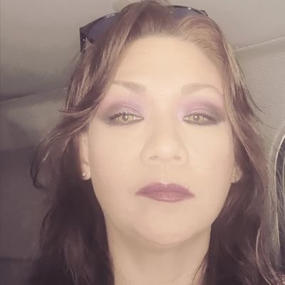 🎞️Actress & writer @ MYELIN🎬🎥Productions: (mom of 3.) #gardening #makeup #cooking,#crafting 🎨🎹🎤🎶🎸#Vampires🦇, 🐧🏒#Hockey #Letsgopens 🖤💛#Christian