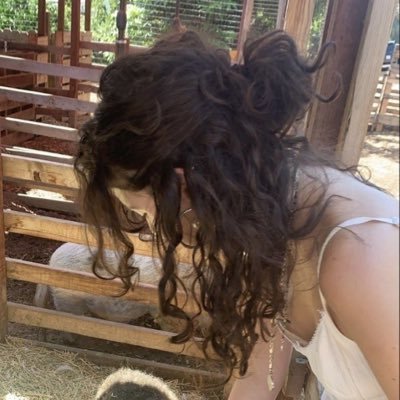 myraviesy's profile picture. unsaid thoughts