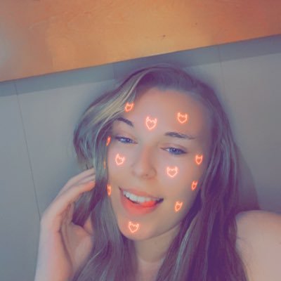 mini_mechelle's profile picture. 