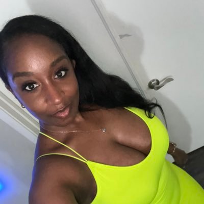 Girly girl from the southside of Chicago living and loving life to the fullest! #ChubbyChickDoingFitShit #xChubbyChickDoingFitShit