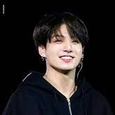 a Korean singer that always stay positive BTS junk Kook 🤞🤞🤞