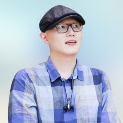 コミュニティ研究家。コミューンコミュニティラボ所長。コミュニティ論『コミュニティ経営の教科書』『コミュニティシフト』及びキャリア論『ライフピボット』を出版。 以前は経営者、キャリアアドバイザーやフリーランスを経験。コミュニティ論とキャリア論を発信し続けている、メガネ×ハンチング×ボウズ。